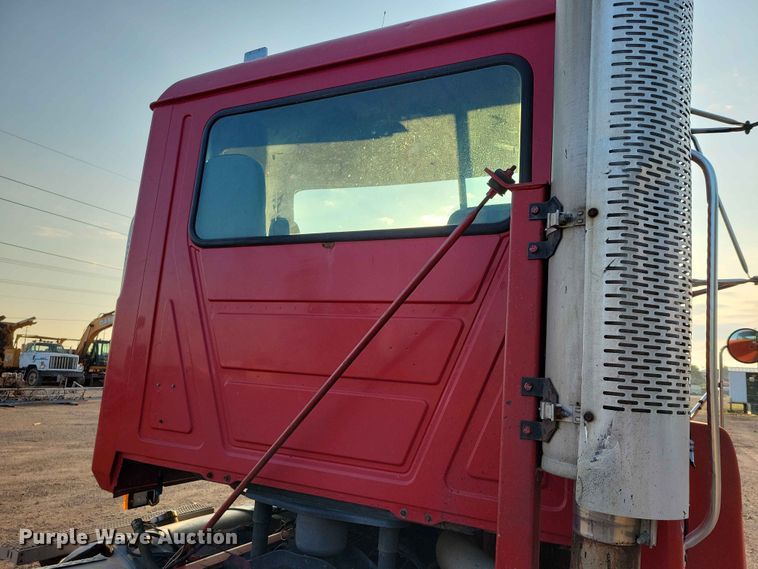image for item EE1158 1994 Mack CH613 truck cab and chassis