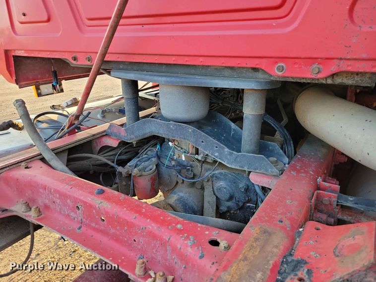 image for item EE1158 1994 Mack CH613 truck cab and chassis