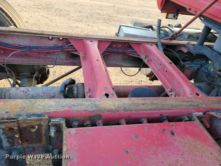 image for item EE1158 1994 Mack CH613 truck cab and chassis