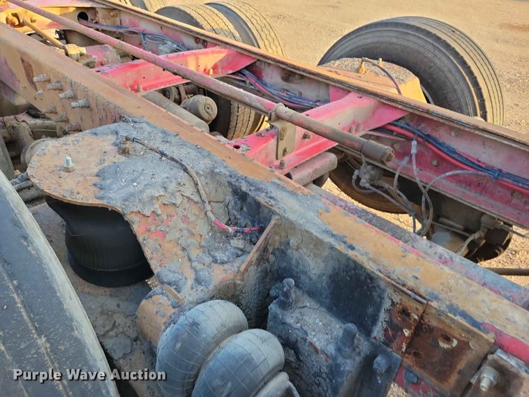 image for item EE1158 1994 Mack CH613 truck cab and chassis