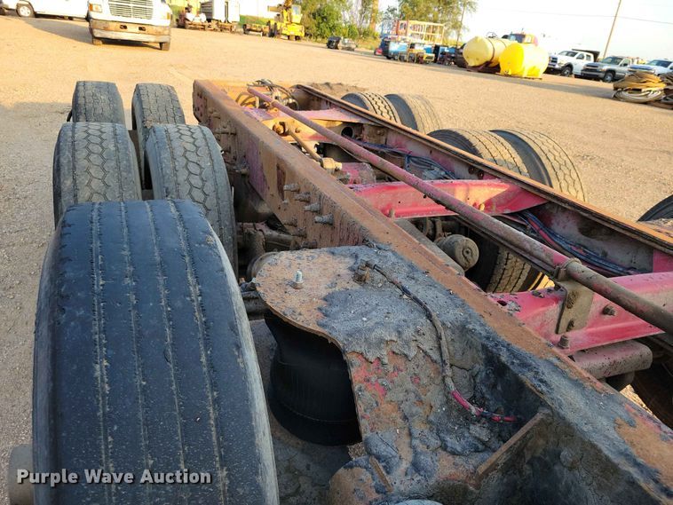 image for item EE1158 1994 Mack CH613 truck cab and chassis