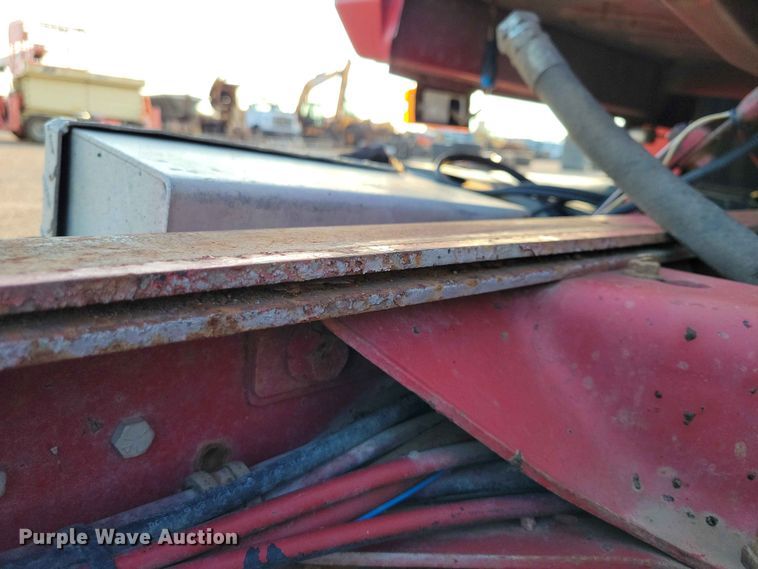 image for item EE1158 1994 Mack CH613 truck cab and chassis
