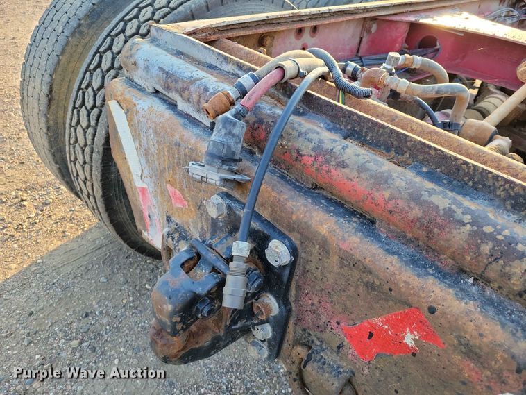 image for item EE1158 1994 Mack CH613 truck cab and chassis