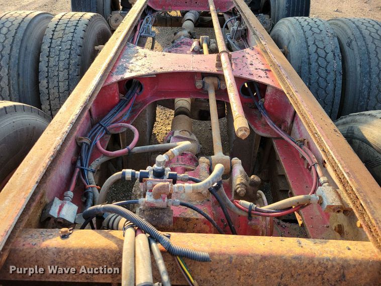 image for item EE1158 1994 Mack CH613 truck cab and chassis