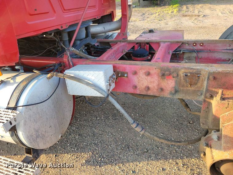 image for item EE1158 1994 Mack CH613 truck cab and chassis