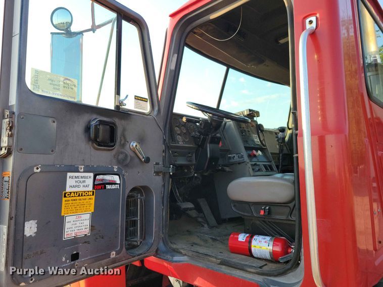 image for item EE1158 1994 Mack CH613 truck cab and chassis