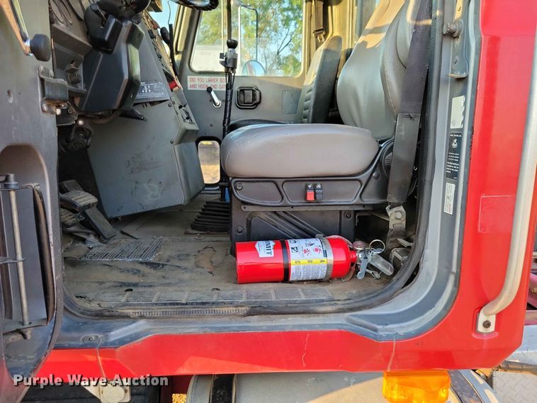 image for item EE1158 1994 Mack CH613 truck cab and chassis