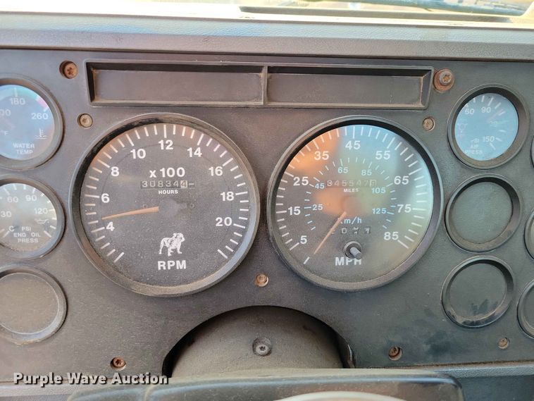 image for item EE1158 1994 Mack CH613 truck cab and chassis