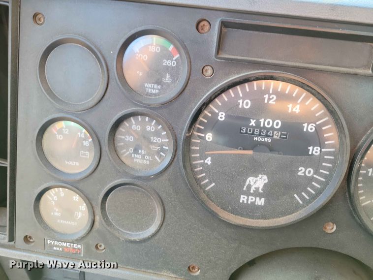 image for item EE1158 1994 Mack CH613 truck cab and chassis