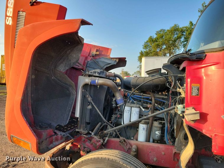 image for item EE1158 1994 Mack CH613 truck cab and chassis