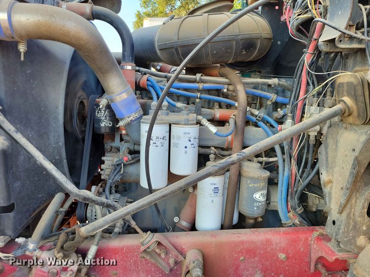 image for item EE1158 1994 Mack CH613 truck cab and chassis