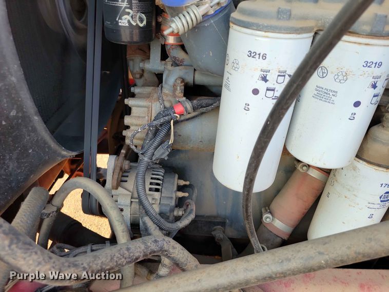 image for item EE1158 1994 Mack CH613 truck cab and chassis