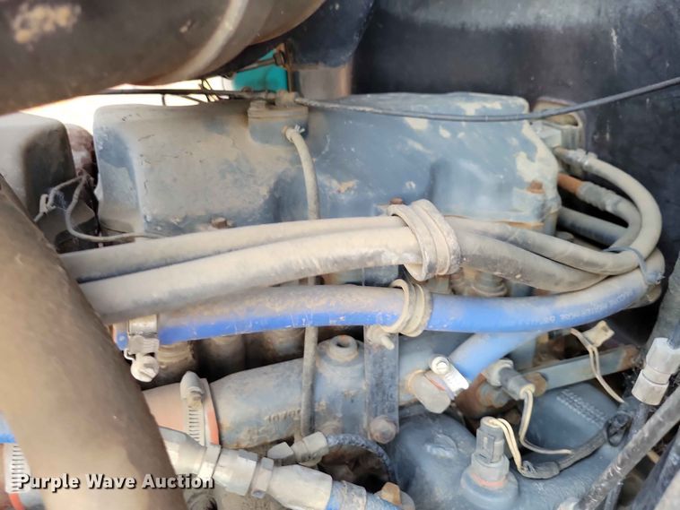 image for item EE1158 1994 Mack CH613 truck cab and chassis
