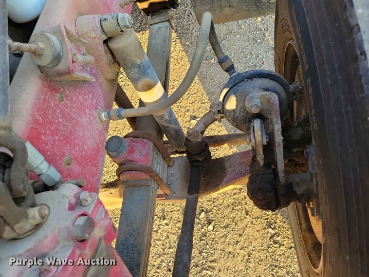 image for item EE1158 1994 Mack CH613 truck cab and chassis