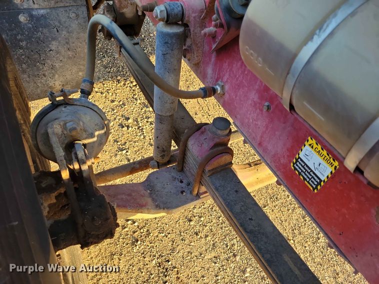 image for item EE1158 1994 Mack CH613 truck cab and chassis