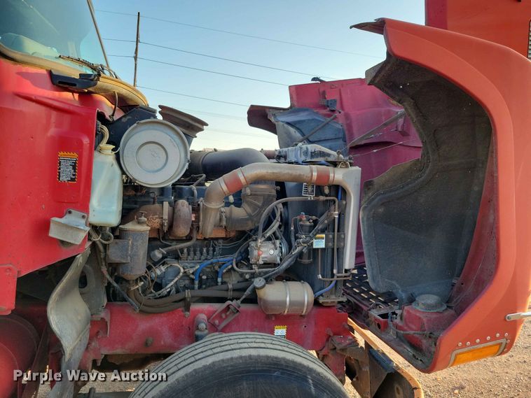 image for item EE1158 1994 Mack CH613 truck cab and chassis