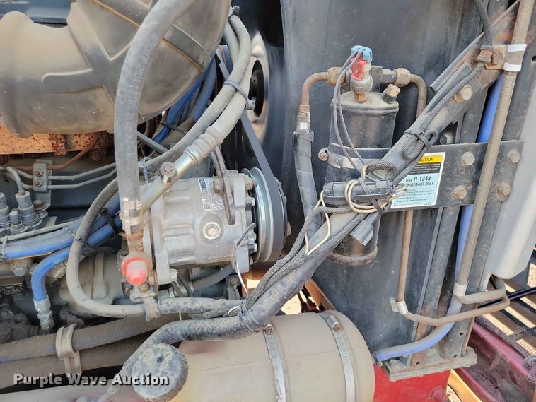 image for item EE1158 1994 Mack CH613 truck cab and chassis
