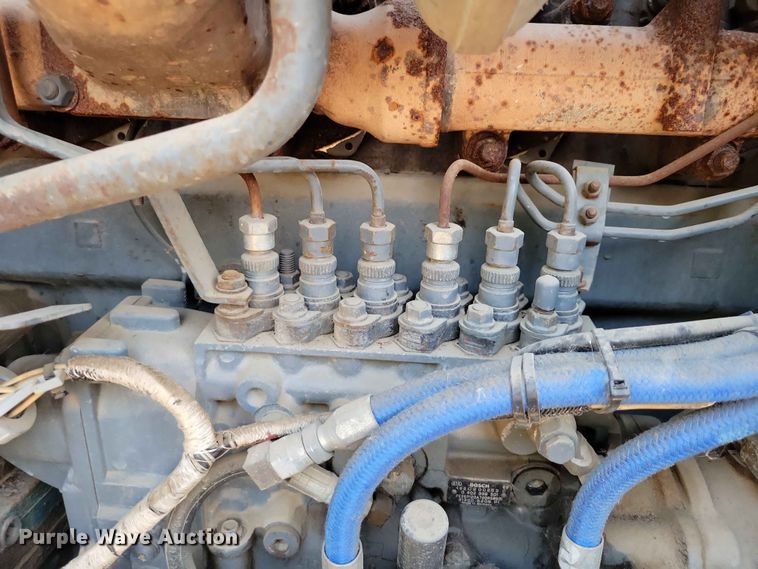 image for item EE1158 1994 Mack CH613 truck cab and chassis