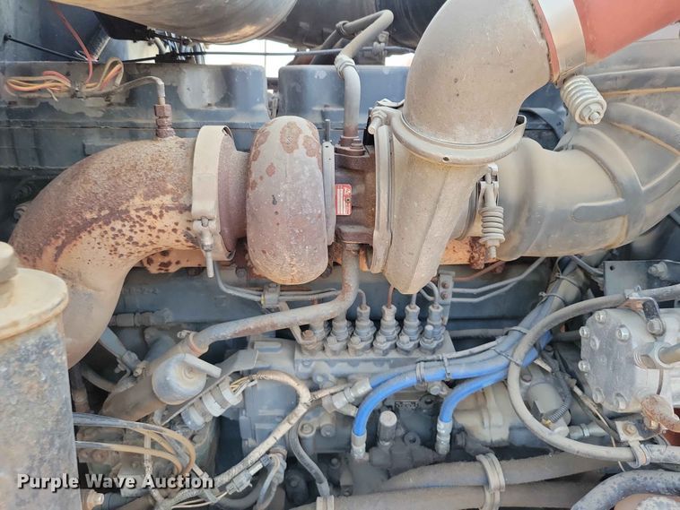 image for item EE1158 1994 Mack CH613 truck cab and chassis