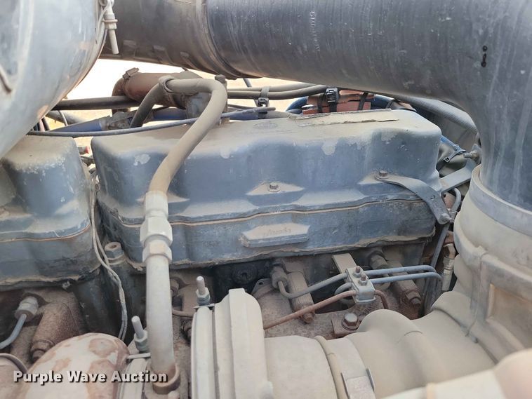 image for item EE1158 1994 Mack CH613 truck cab and chassis