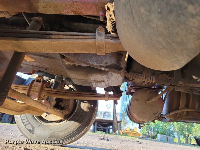 image for item EE1158 1994 Mack CH613 truck cab and chassis