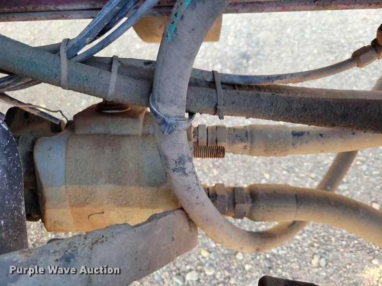 image for item EE1158 1994 Mack CH613 truck cab and chassis