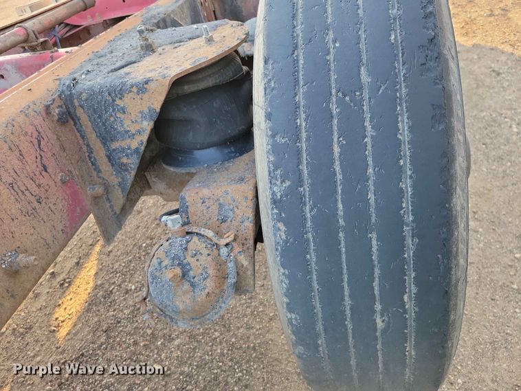 image for item EE1158 1994 Mack CH613 truck cab and chassis