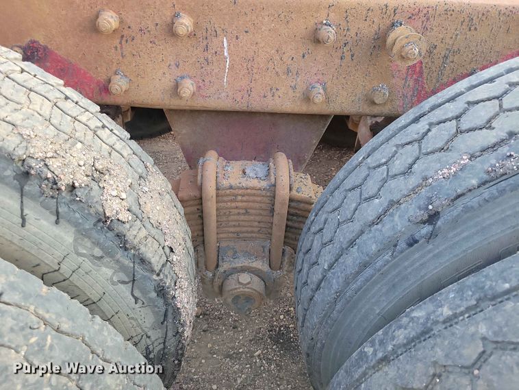 image for item EE1158 1994 Mack CH613 truck cab and chassis