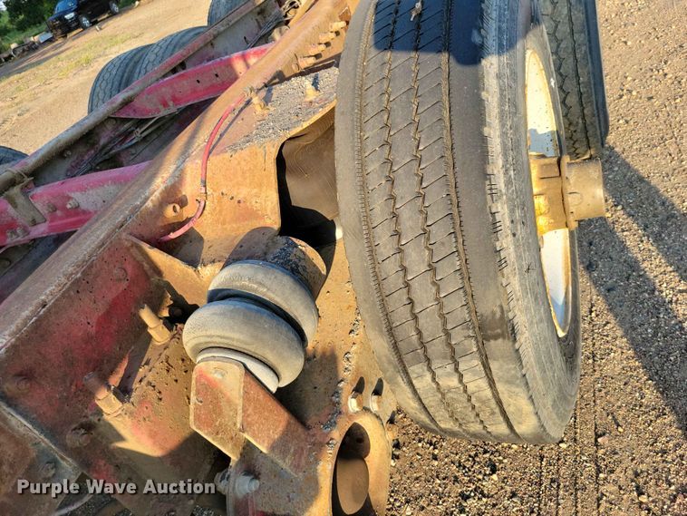 image for item EE1158 1994 Mack CH613 truck cab and chassis