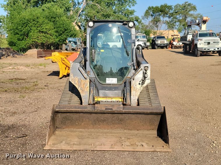 image for item EE1165 2015 John Deere 323E tracked skid steer loader
