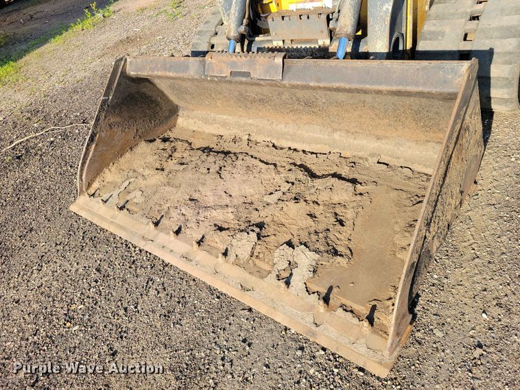 image for item EE1165 2015 John Deere 323E tracked skid steer loader
