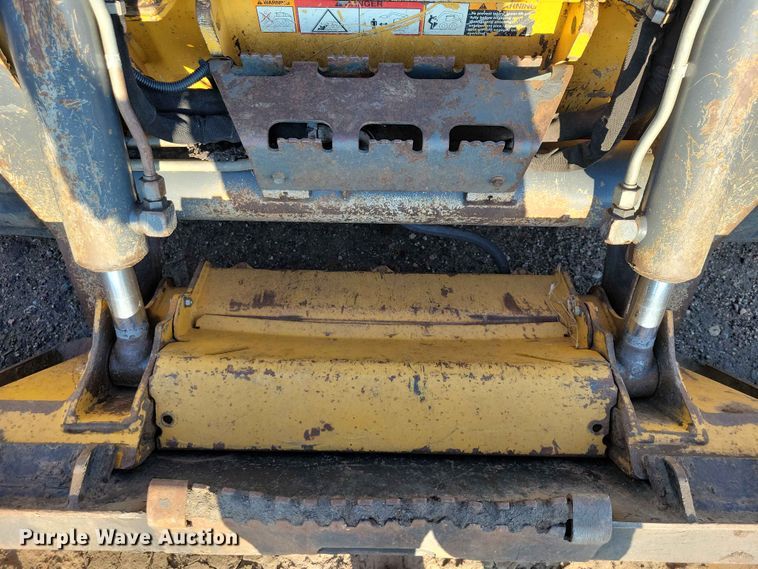 image for item EE1165 2015 John Deere 323E tracked skid steer loader