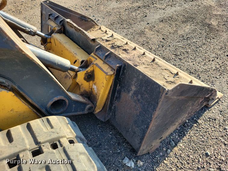 image for item EE1165 2015 John Deere 323E tracked skid steer loader