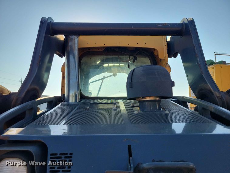image for item EE1165 2015 John Deere 323E tracked skid steer loader