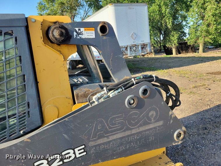 image for item EE1165 2015 John Deere 323E tracked skid steer loader