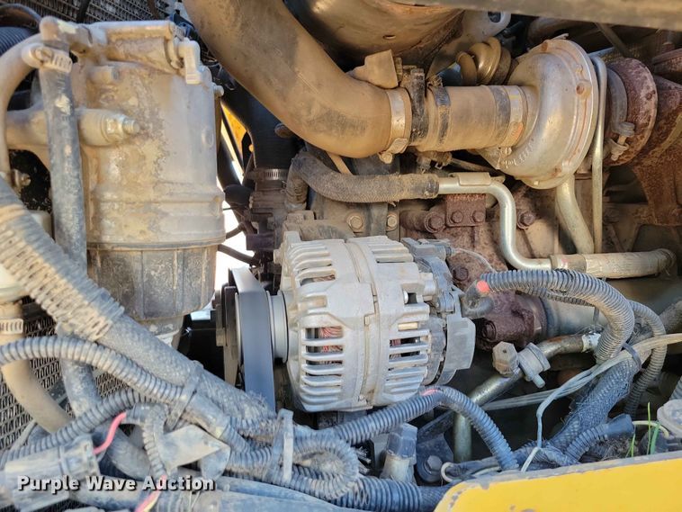 image for item EE1165 2015 John Deere 323E tracked skid steer loader