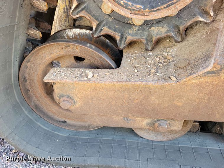 image for item EE1165 2015 John Deere 323E tracked skid steer loader