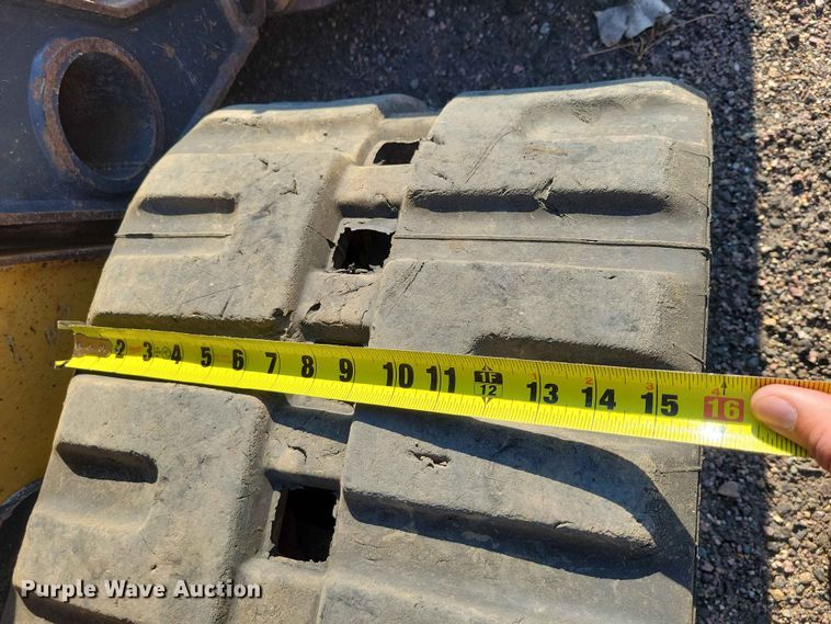 image for item EE1165 2015 John Deere 323E tracked skid steer loader