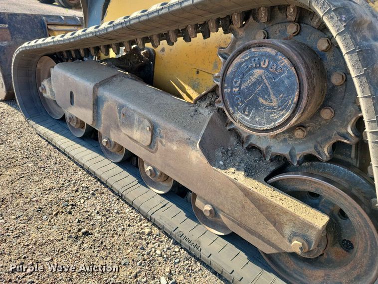 image for item EE1165 2015 John Deere 323E tracked skid steer loader