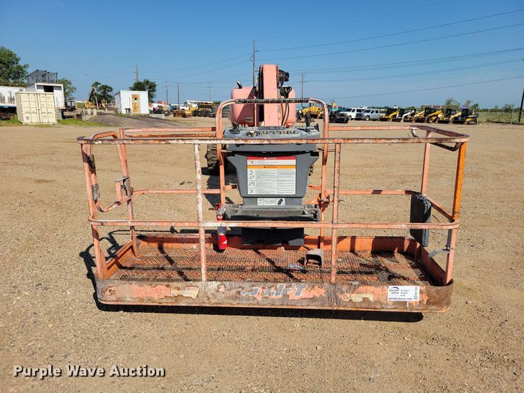 image for item EE1166 2008 JLG 660SJ boom lift