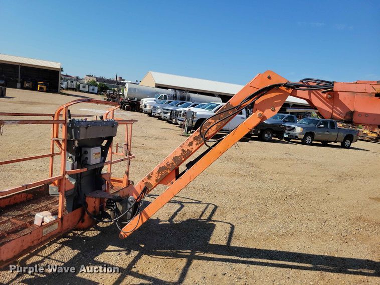 image for item EE1166 2008 JLG 660SJ boom lift
