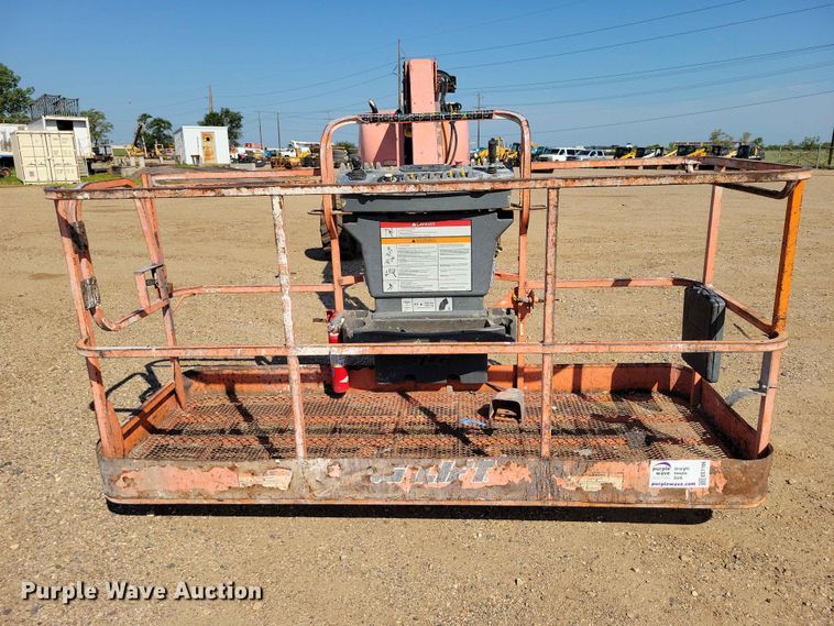 image for item EE1166 2008 JLG 660SJ boom lift