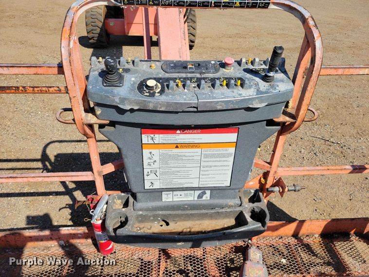 image for item EE1166 2008 JLG 660SJ boom lift
