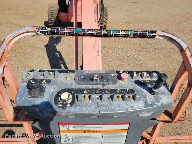 image for item EE1166 2008 JLG 660SJ boom lift