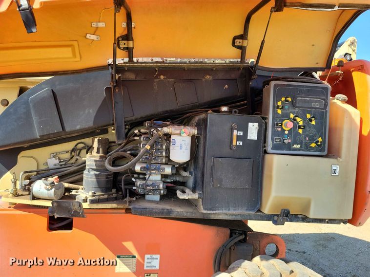 image for item EE1166 2008 JLG 660SJ boom lift