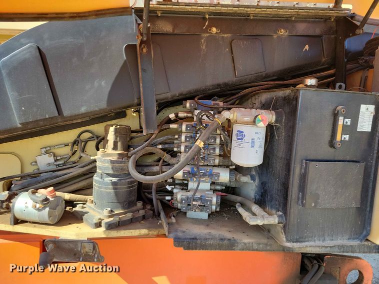 image for item EE1166 2008 JLG 660SJ boom lift