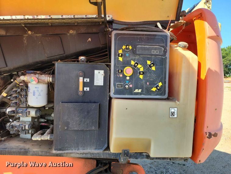 image for item EE1166 2008 JLG 660SJ boom lift