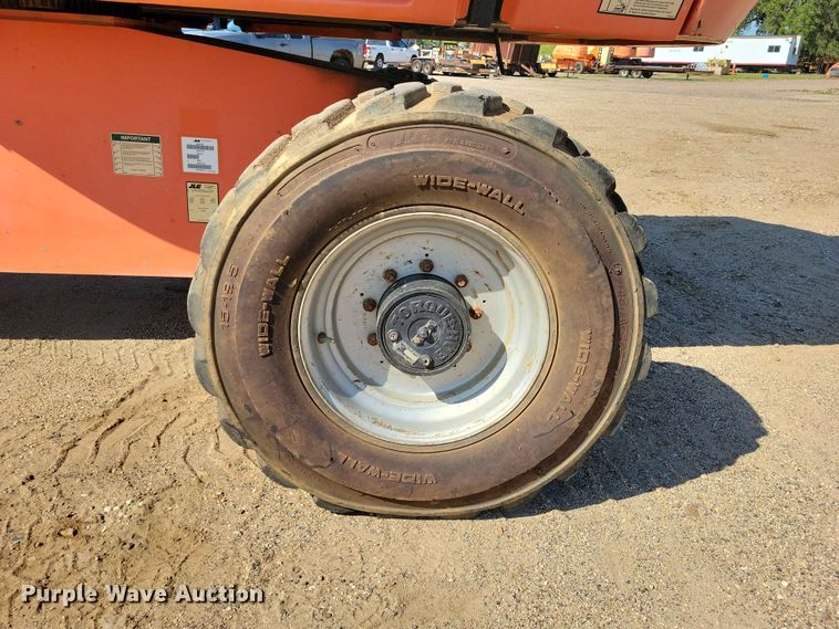 image for item EE1166 2008 JLG 660SJ boom lift