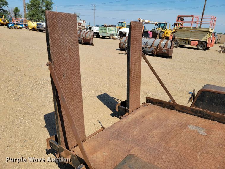 image for item EE1168 2005 Dressen Custom Trailers equipment trailer