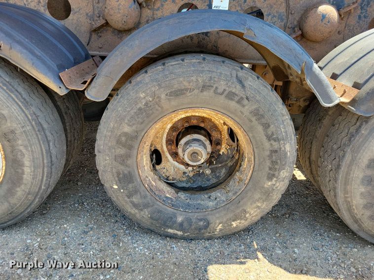image for item EE1170 2011 SiDump'R Trailers SDR325 side dump trailer